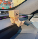 Pequena figura de madera encantadora que balança com 12 expressões magnéticas